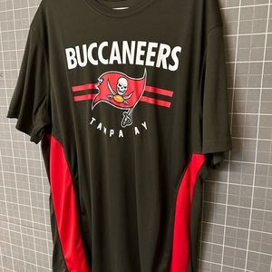 Men’s Tampa Bat Buccaneers AthleticShirt, Size XXL, Dark Camo Green/Red